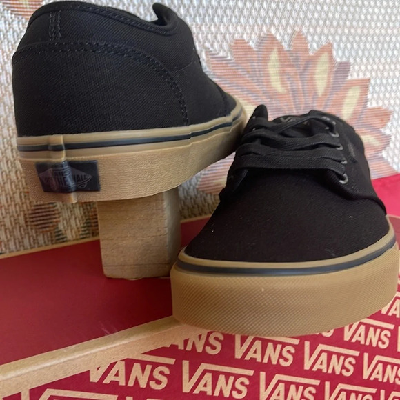 Vans Men’s Atwood
(12 Oz Canvas) Black/Gum
VN000TUYD8E Sneakers - Picture 10 of 16
